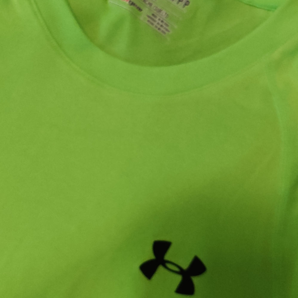 Nwot green ua shirt - Picture 2 of 5